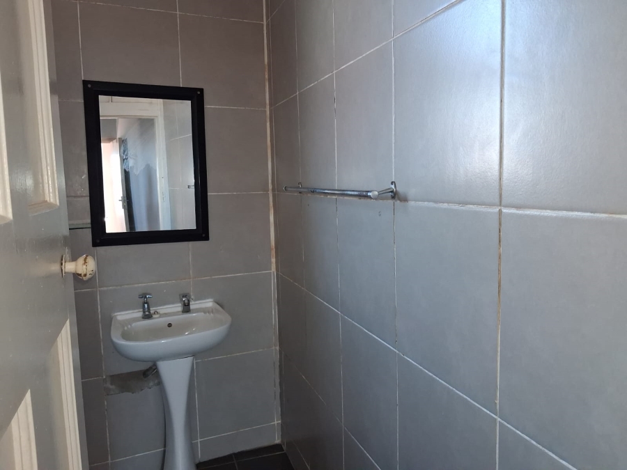 To Let 1 Bedroom Property for Rent in Quigney Eastern Cape